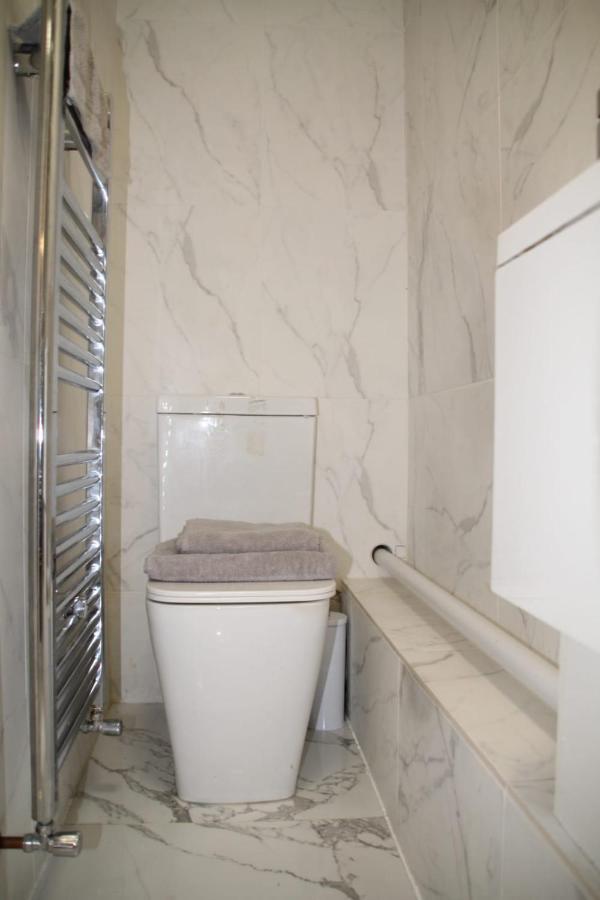 House 1905 - Self Catering Serviced Apartment Tidworth 외부 사진